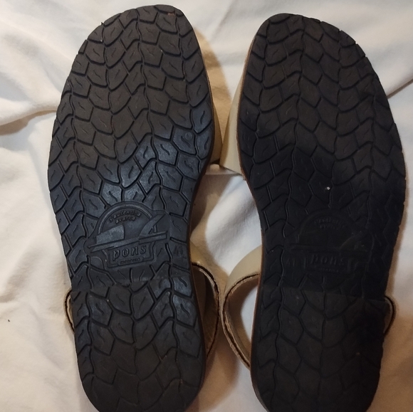 Pons Beige Leather Sandals - Picture 3 of 8